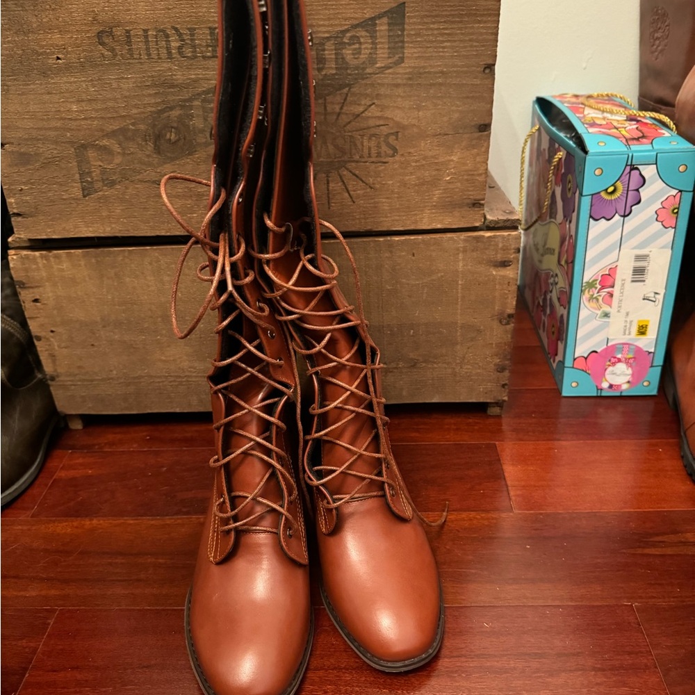 New Beautiful Brown lace up boots 9.5 - Picture 5 of 6
